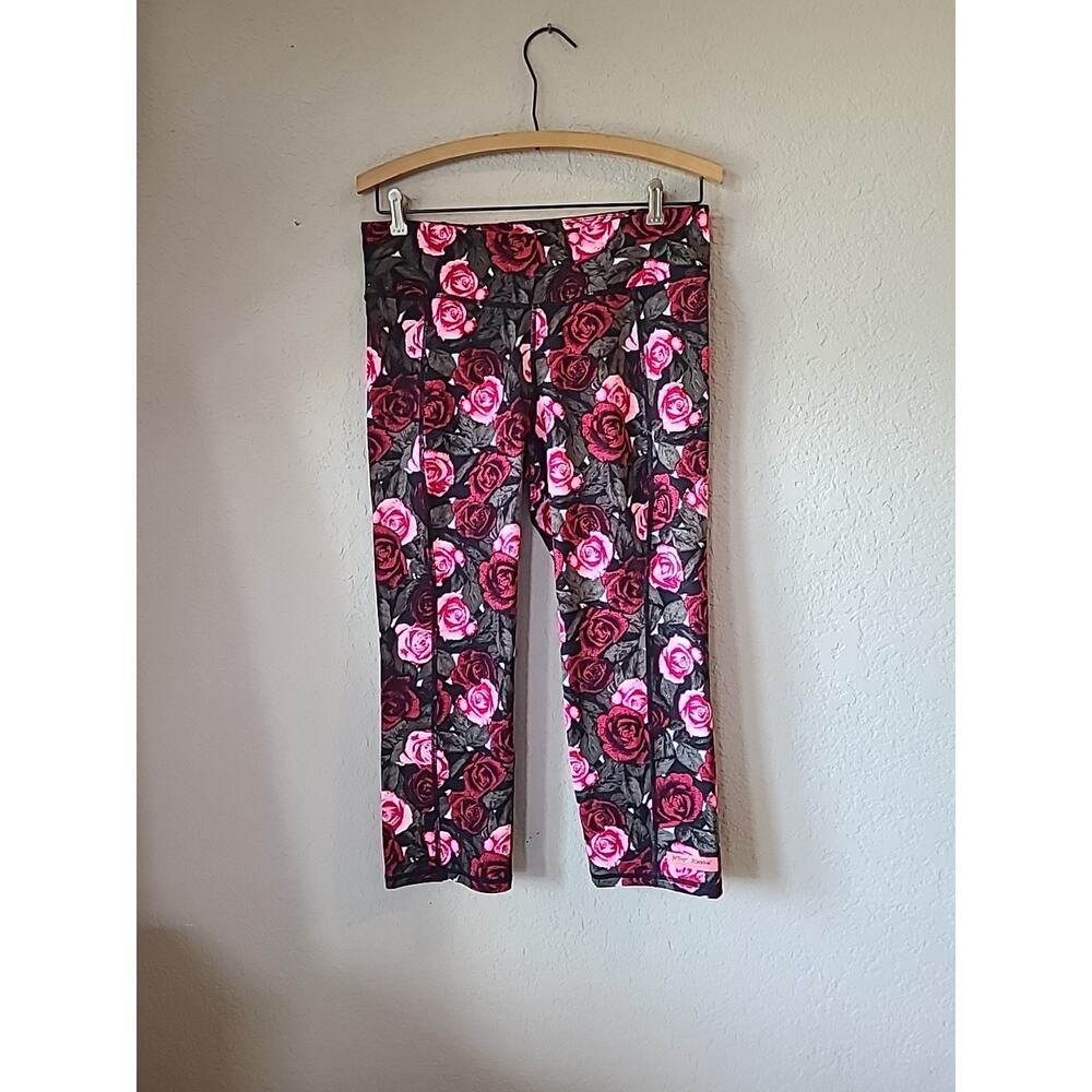 BETSEY JOHNSON Performance Active‎ Capri Leggings Womens L Black Floral ROSE